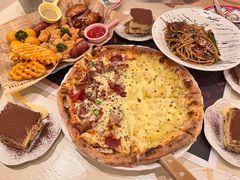 狂野榴莲双拼披萨-盘炉forenza·云贵川融合小食堂 ( 钟楼中柳巷店)