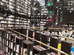 -钟书阁(群光广场店)