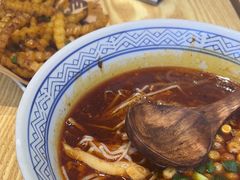 -魔都三兄弟酸辣粉·蘸卤炸串(虹桥万科店)