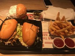 -The Habit Burger Grill 哈比特汉堡(复兴soho店)