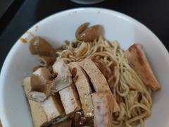 -松树干拌面店