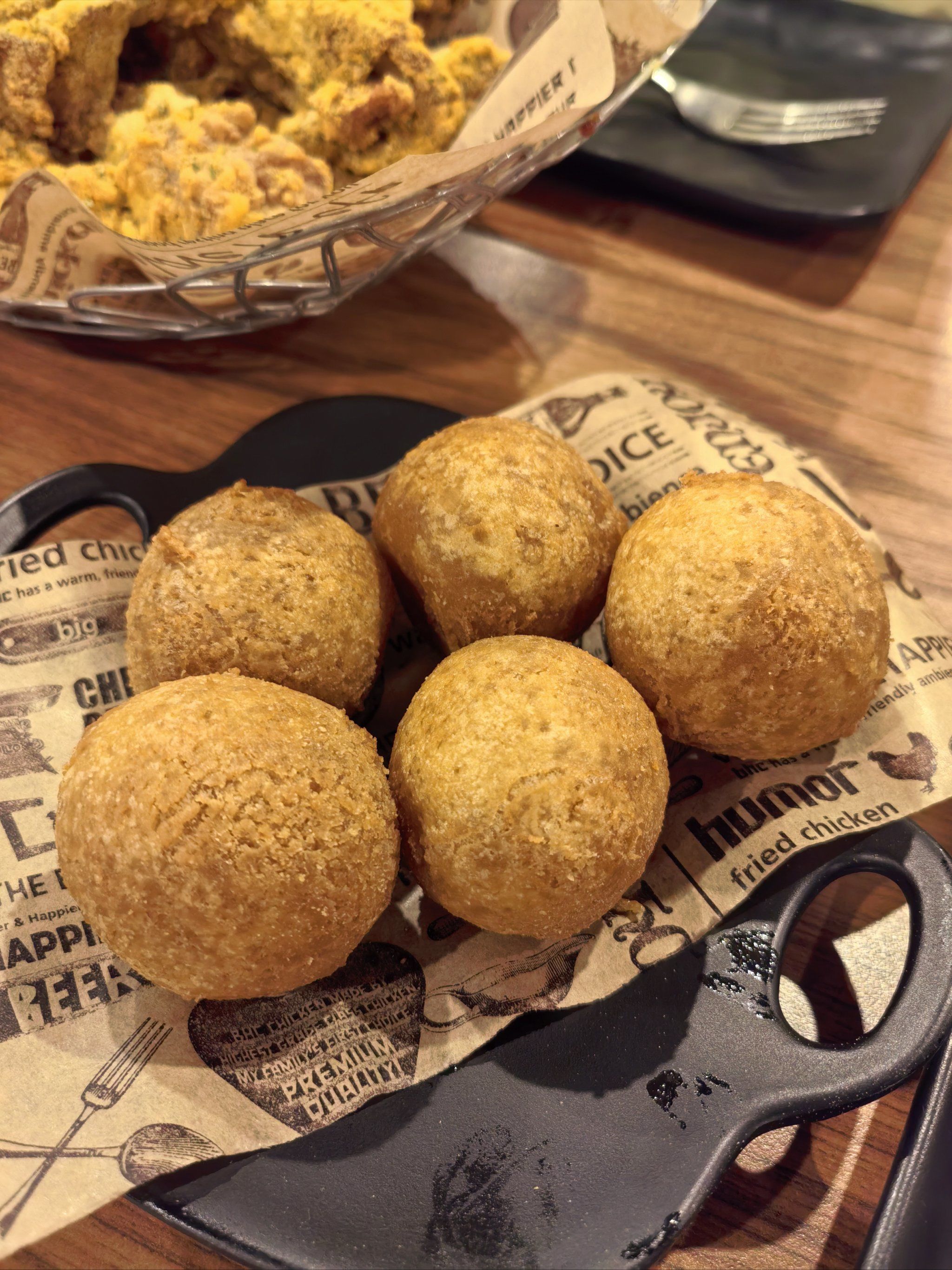 芝士丸子挺好吃的 炸鸡的量很大 粉挺多的