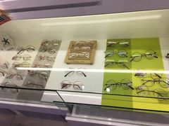-提一眼镜·蔡司·依视路(小寨店)