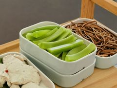 -茅草房·河畔园林火锅