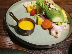 牛油果鲜虾沙拉-喜洲吧·江畔老船厂·庭院餐厅(喜临院店)