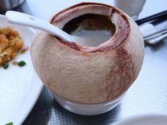 泰国椰皇炖乌鸡汤-陈鹏鹏潮汕菜(欢乐海岸 海边景观店)