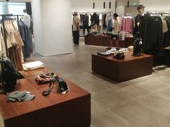 -URBAN REVIVO(高德置地广场·春广场店)