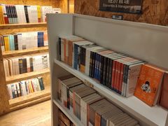 -新华里咖啡书吧(新华书店小寨店)