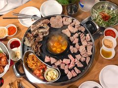 -江南猪肉商会无限续吃(弘大店)