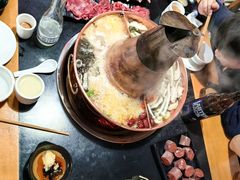 -果松木炭酸菜铜火锅·外婆参鸡汤
