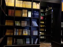 -钟书阁(松江泰晤士小镇店)