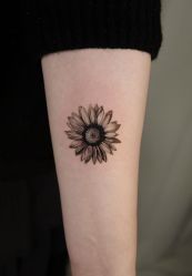 -鳌首刺青纹身 穿孔饰品店