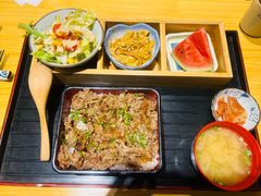 碳烤牛肉饭定食-初味原日本料理
