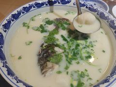 巨碗鱼头汤-南京金牛湖巨碗鱼头