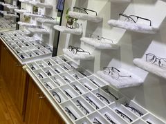 -MiRi眼镜·蔡司·星趣控·尼康控优点视觉合作店(南京东路店)