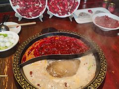 大骨鸳鸯锅-黄家码头老火锅(解放碑旗舰店)