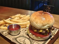 蘑菇芝士牛肉汉堡-THE CORNER角落
