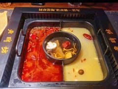 -老牌坊云南鱼豆花火锅(哈西万达店)