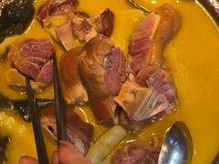 -帅巴人舅母子腊蹄民俗村