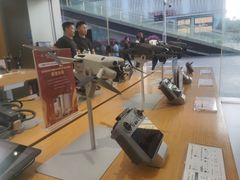 -DJI大疆(深圳华强北曼哈授权体验店)