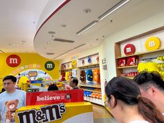 -m豆巧克力世界(上海世茂广场店)
