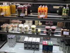面包甜点陈列柜-OUR Bakery(三里屯太古里店)
