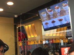 等位区-熊吞·大碗丼烧肉饭(济宁万达广场店)