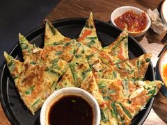 海鲜葱饼-明洞阿姨·韩式酱蟹烤肉·创意料理(三元桥店)
