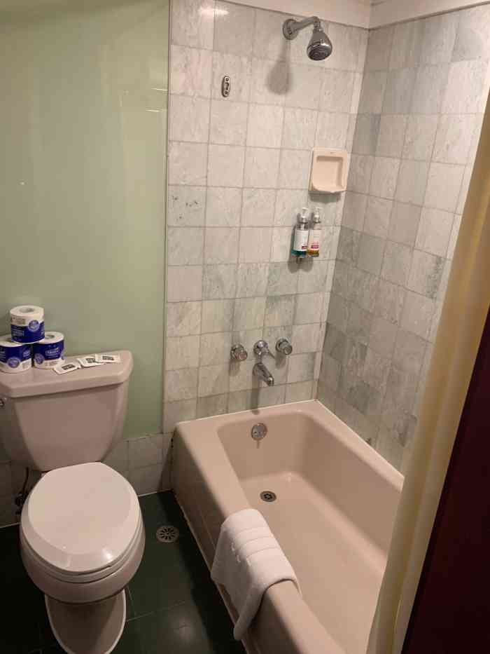 上海建国宾馆-商务中心-"建国宾馆现在是徐汇的隔离酒店,今天被告知.