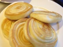 摩登粑粑-蔼若春.传承三十年云南菜(金碧公园店)