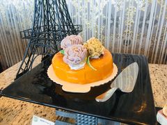 慕斯-怡豪大饭店·银顶旋转餐厅