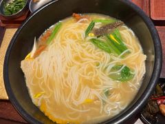 -银米·云南传统过桥米线(双廊黑金冠店)