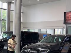 -天津波士信达奔驰4S店(卫津南路店)