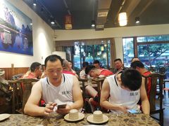 大堂-肖肖酸萝卜鱼火锅(总店)