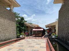 -亚龙湾亚泰商业街