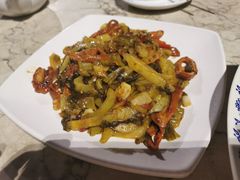 咸菜炒大肠-鲤鱼塘农家山庄