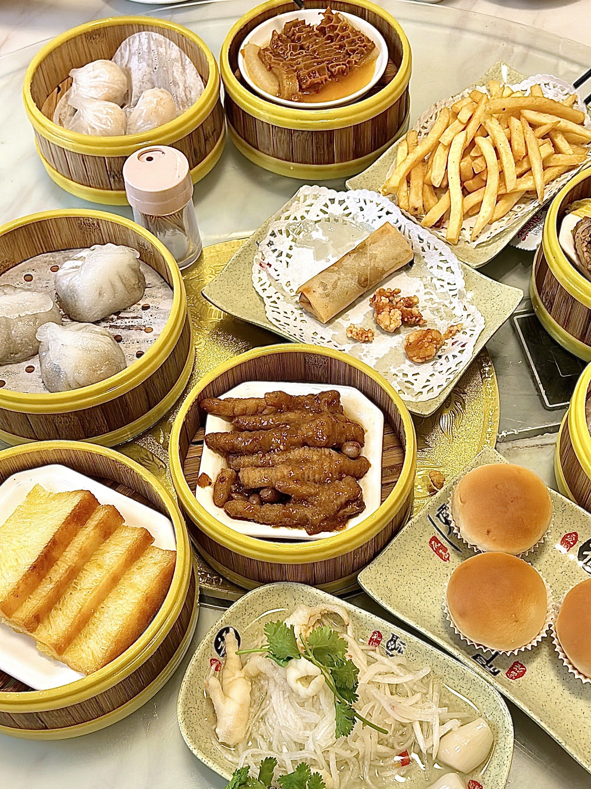 这家地道的广式早茶好多人呀.真的很正宗