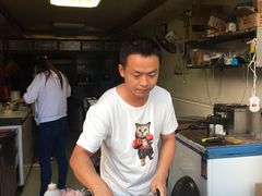 态度很凶恶的锅贴店打工者-汪记大王锅贴(成山路店)