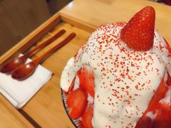 草莓生乳冰-怪物的冰与火(天虹商场中山路店)