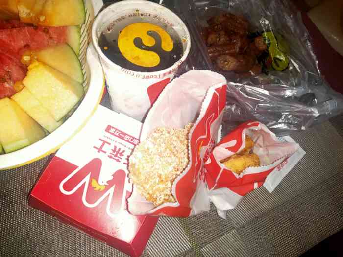 华莱士 炸鸡汉堡(世茂店)-"口味还不错啦,有时候去汉堡里的鸡排和鸡块