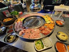-哈哈碳都·牛肋条无限自助烤肉(台江万达店)