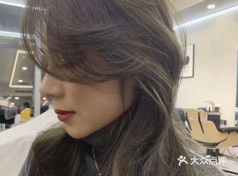 冬季适合的发型～首先个人的发界线是比较秃的所以需要来