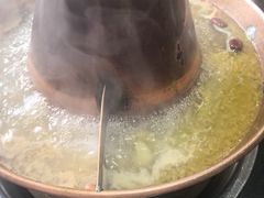 -果松木炭酸菜铜火锅·外婆参鸡汤