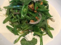 -ROAST coffee & eatery