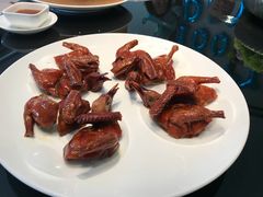 脆皮乳鸽-荣轩(新荣记环球金融中心店)