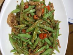 四季豆炒肠丝-邻家小馆(银都店)