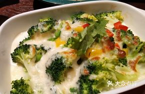 Cheesy Creamy Baked Broccoli