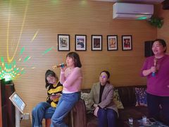 -小草屋轰趴馆别墅派对新场团建家庭聚会