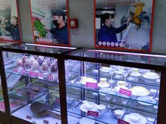 面包甜点陈列柜-老孙家饭庄·非遗(东关店)