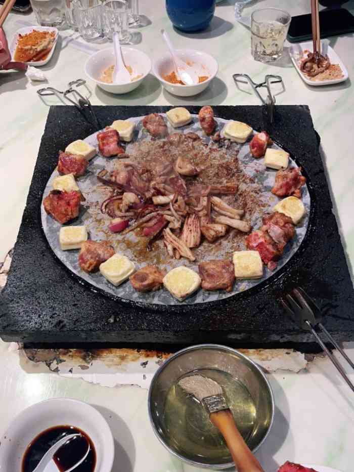 季老板的火塘腾冲火山石烤肉